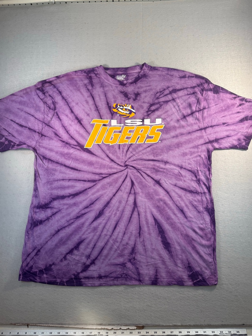 LSU Tigers T-Shirt. Size 2XL